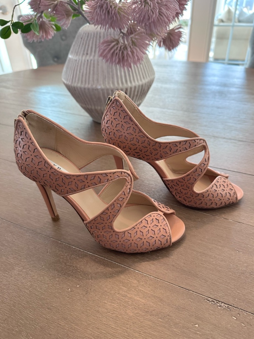NWT LK Bennett Malibu Laser Cut Leather Heels in size 38 US 8